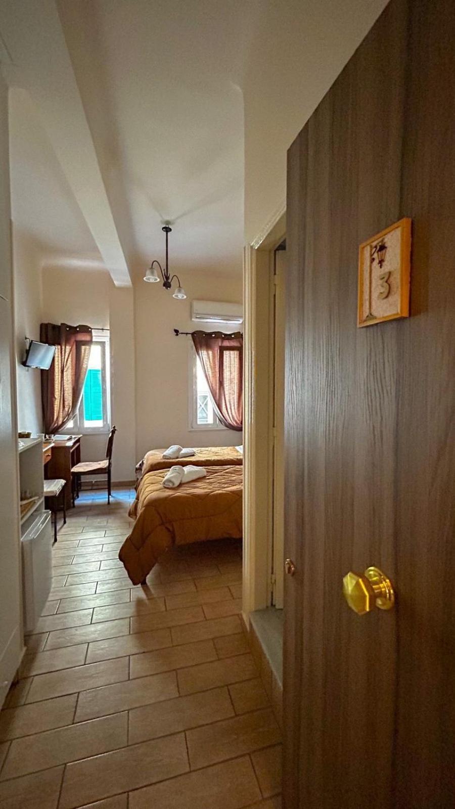 Central 9 Rooms Эрмуполис Номер фото